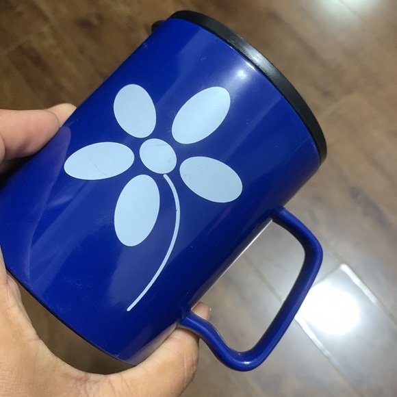 Plastic Mug with Lid - Picture 3 of 4